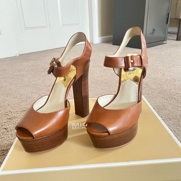 Michael Kors Shoes - Michael Kors platform dress Sandals